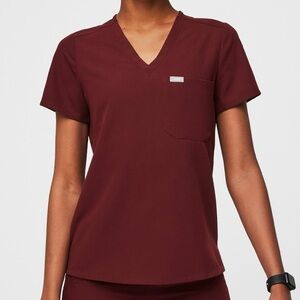 Figs Womens 1 Pocket Catarina Scrub Top in Burgundy Size Large